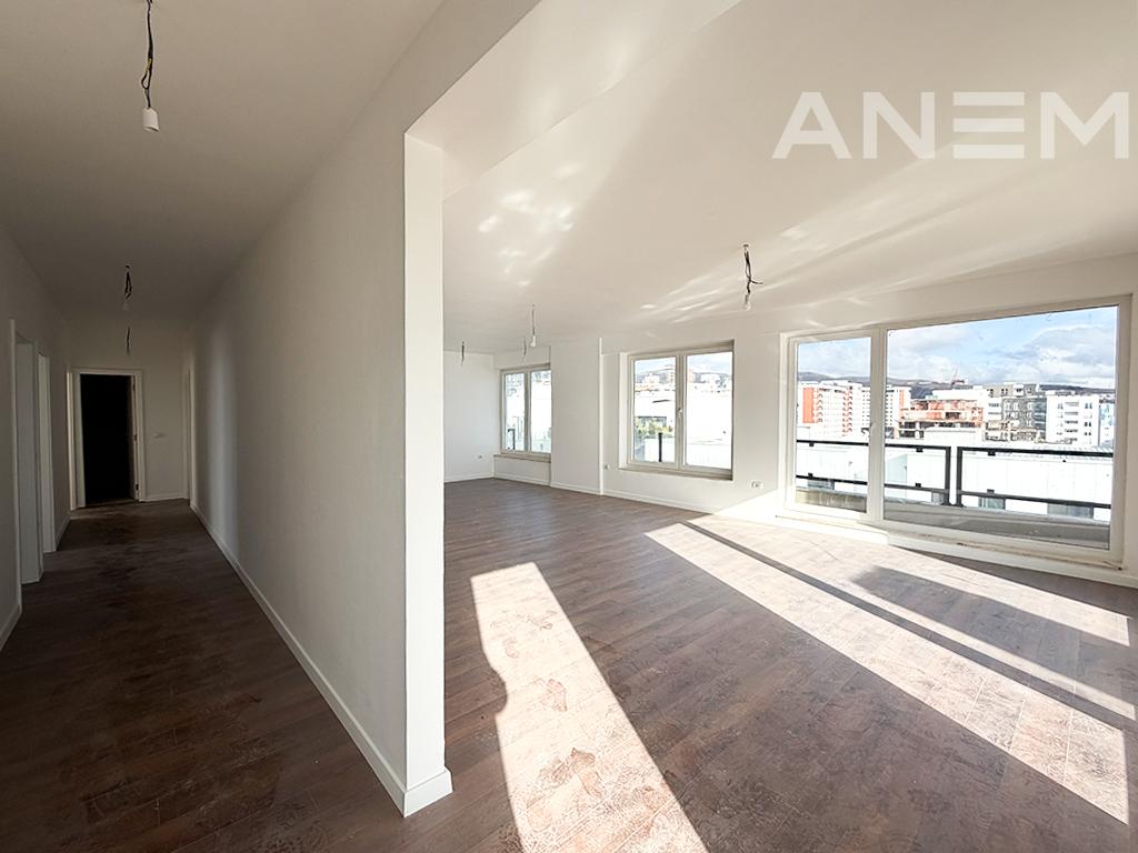 Penthouse në shitje 177m² + 44m² + 35m² në Rrugën C 2