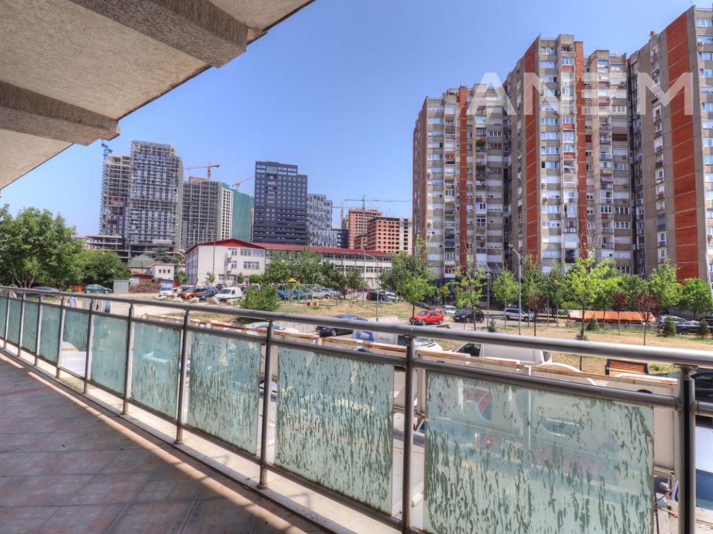 Lokal me qira 160m² në lagjen Lakrishtë