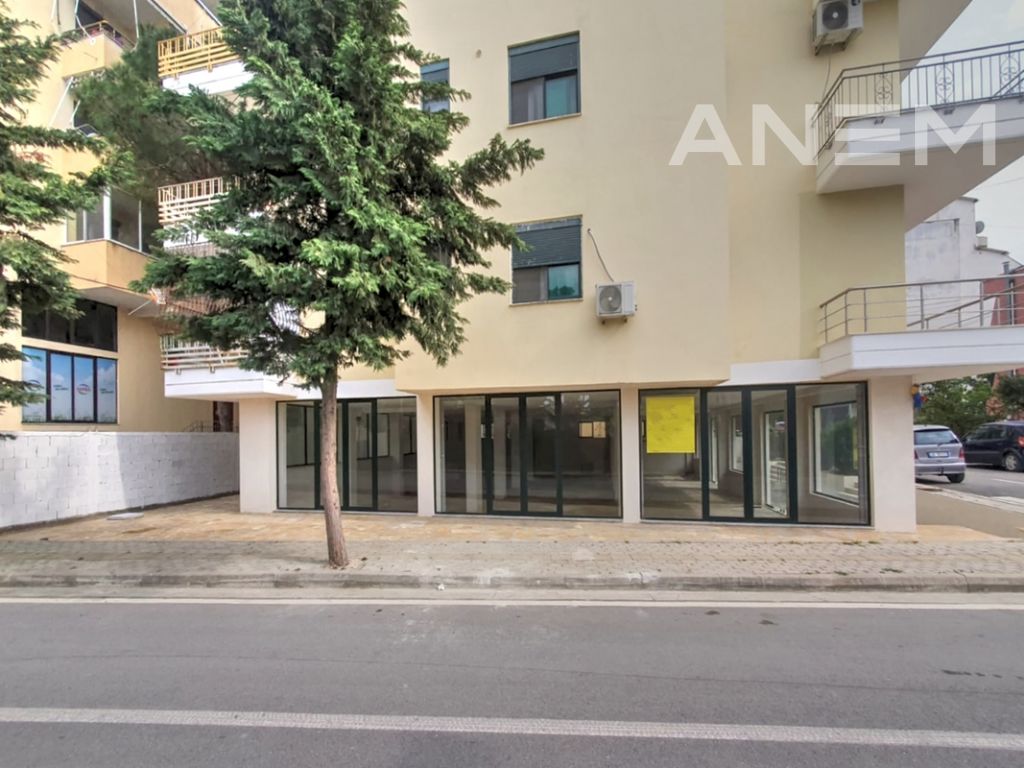 Lokal me qira 300 m2 në Durrës 2