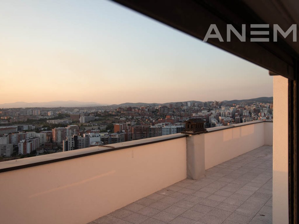 Penthouse në shitje 190m² + 100m² tarracë te Prishtina e Re 2