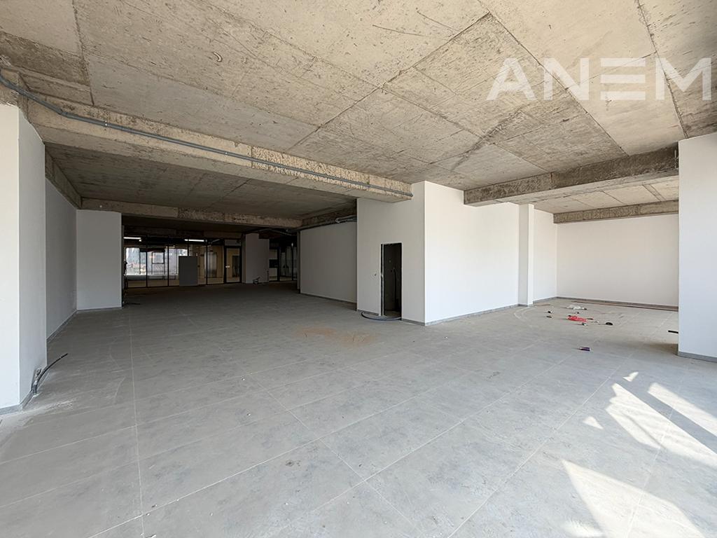 Lokal me qira 275m² në Lakrishtë 2