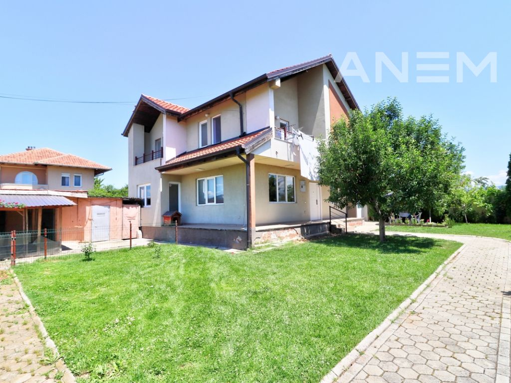 Shtëpi në shitje 230m² te Përroi i njelmët 2
