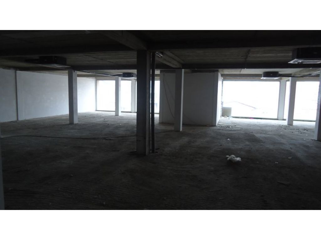 Objekt me qira 1000m² në Arbëri 3