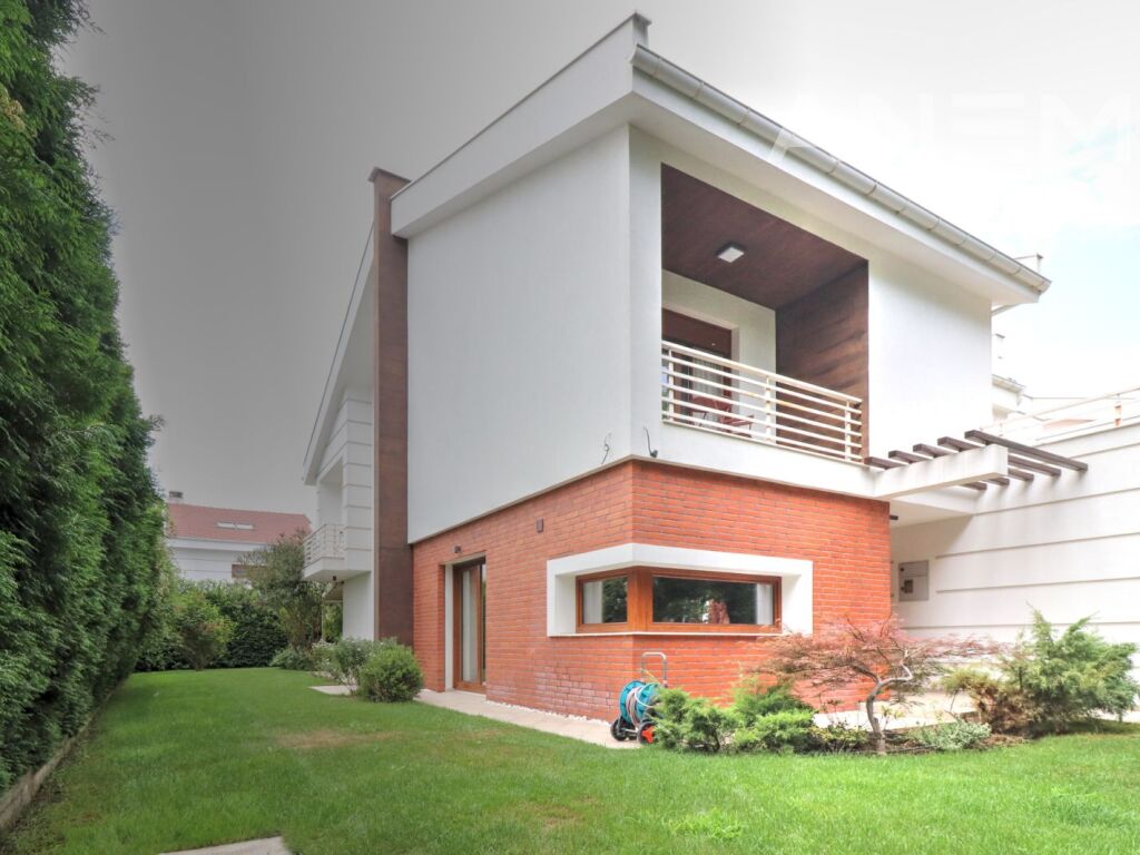 Shtëpi me qira 360m² në Marigona Residence
