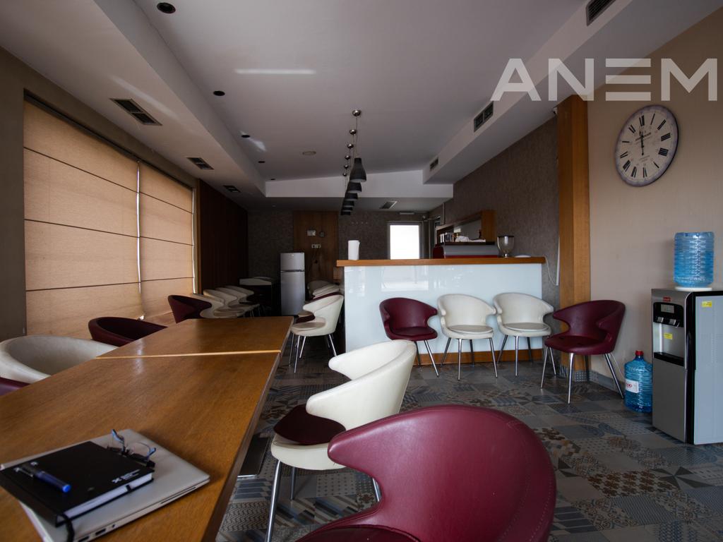 Objekt me qira 1950m² në Rrugën e Zagrebit 3