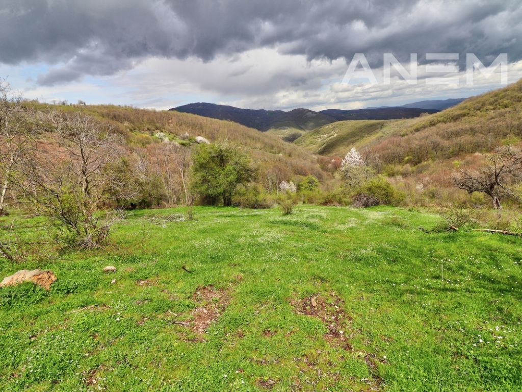 Tokë në shitje 2.8 ha në Novobërdë