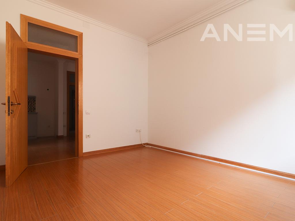 Zyre me qira me 3 hapësira pune te Qafa 4