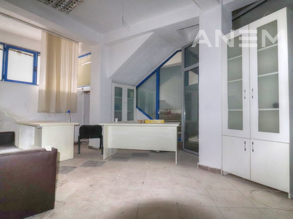 Objekt me qira 550m2 në Qendër 4