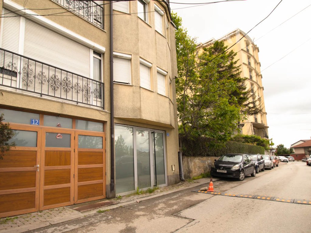 Shtëpi në shitje 400m² në lagjen Aktash 2