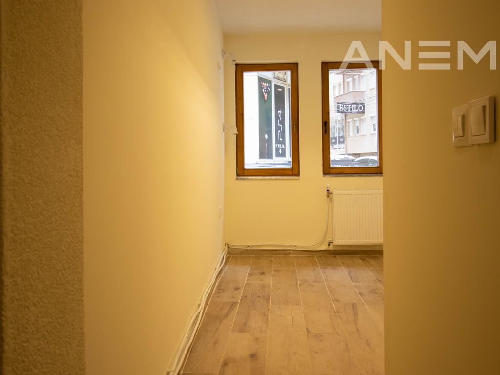 Lokal me qira 160m² në Qendër 4