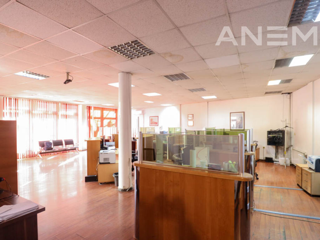 Zyre me qira me 12 hapësira pune në Qendër 4