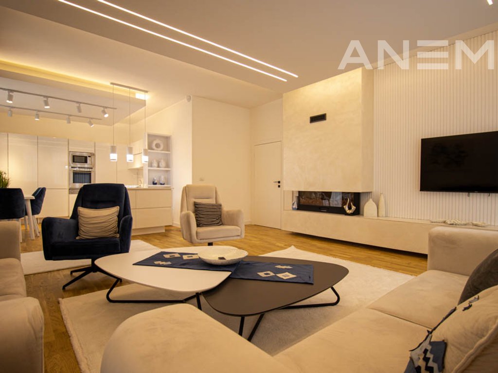 Shtëpi me qira 328m² në Zllatar 4