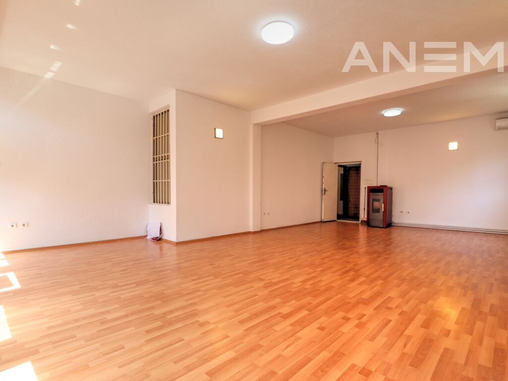 Zyre me qira me 2 hapësira pune në Tophane 2