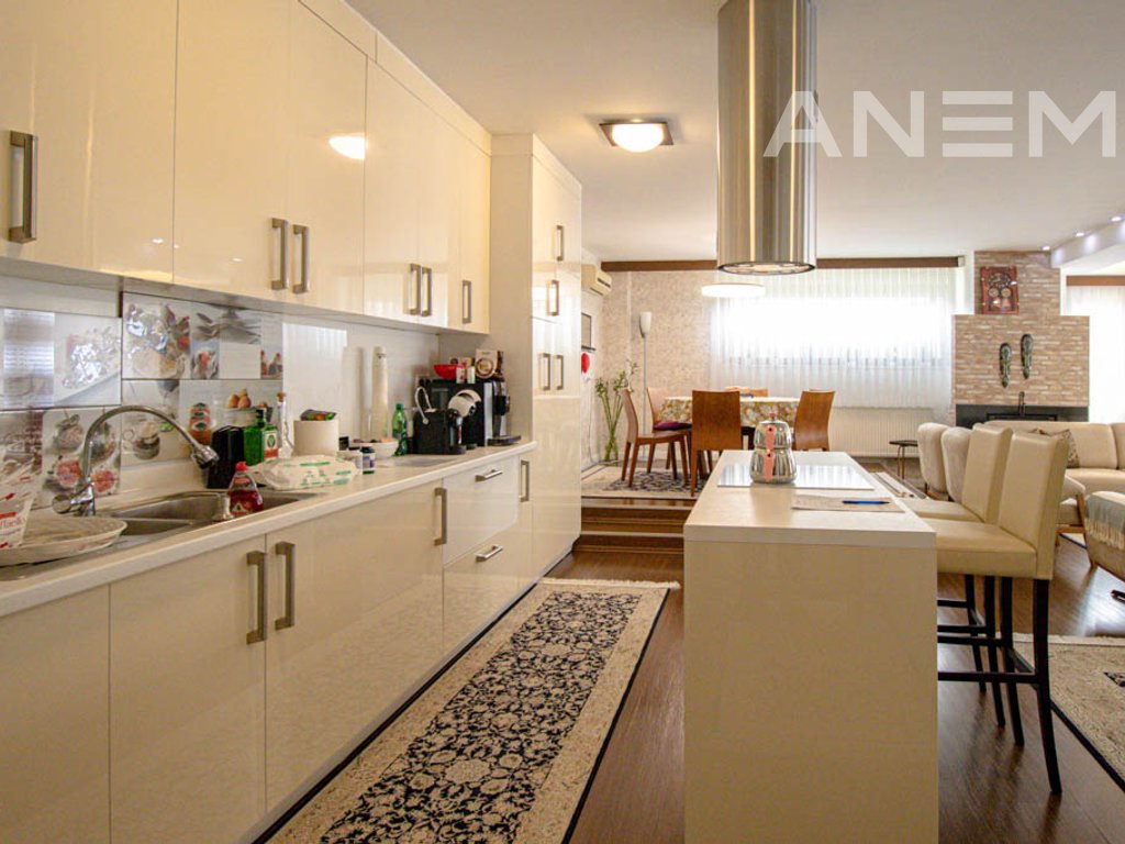 Shtëpi në shitje 400m² në Veternik 3