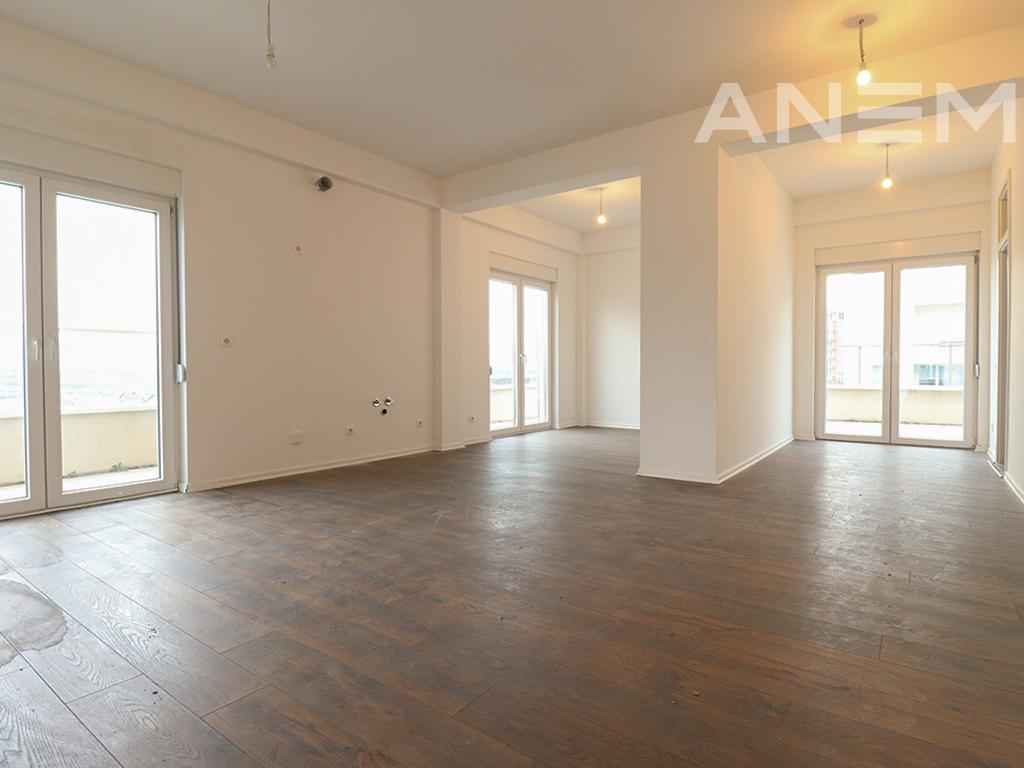Duplex në shitje 282m² + 89m² tarrace në Veternik