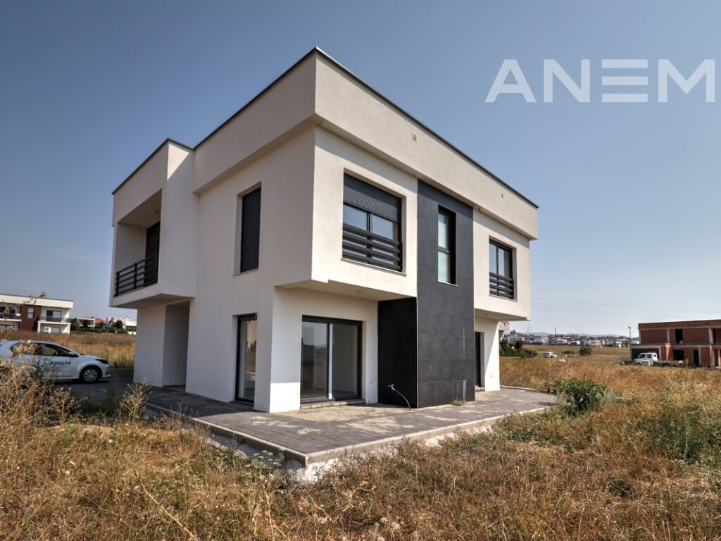 Shtëpi në shitje 245m² në Veternik