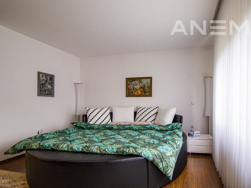 Shtëpi në shitje 400m² në Veternik 4
