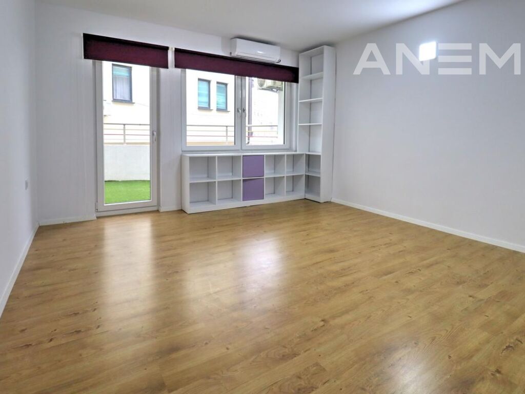 Zyre me qira 120m² në lagjën Aktash