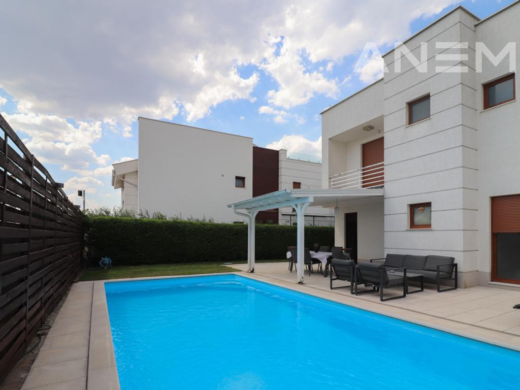 Shtëpi me qira 300m² në Marigona Residence 3