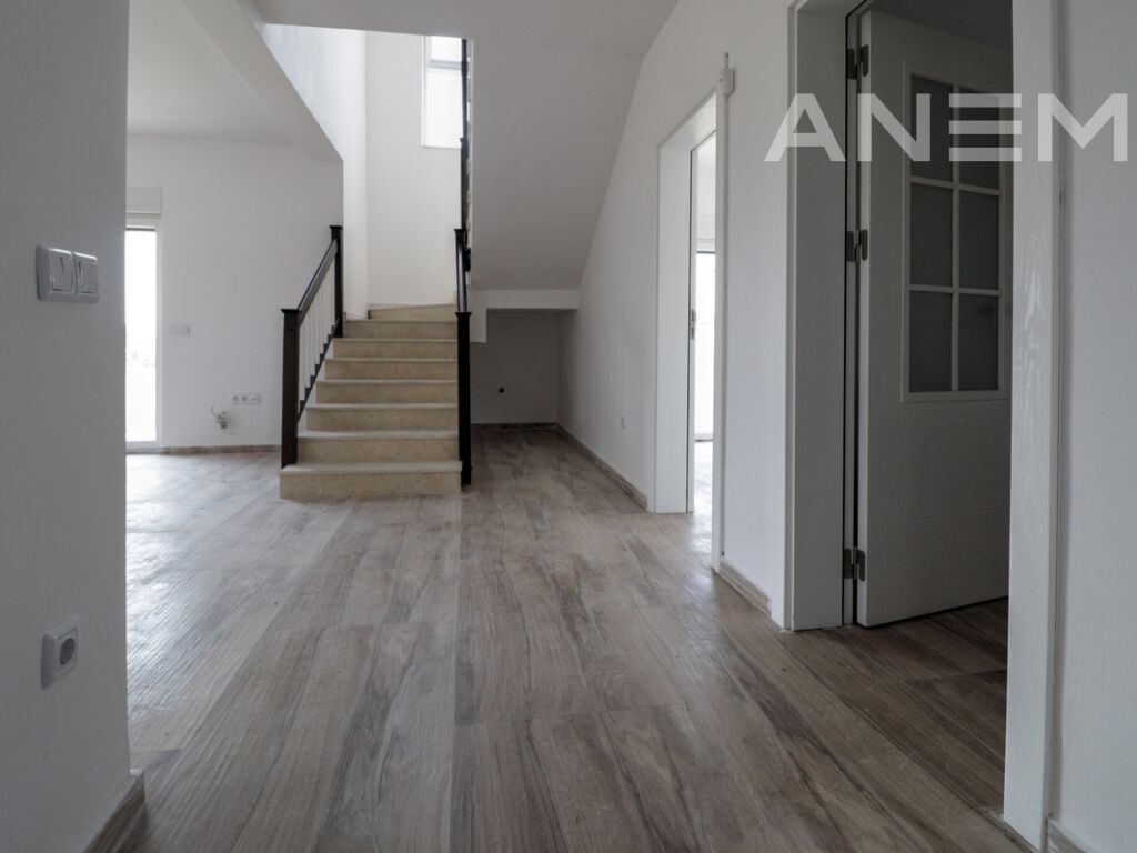 Shtëpi në shitje 245m² në Veternik 3