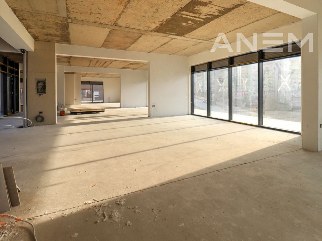 Lokal me qira 407.75m2 dhe terasë 200m2 në lagjen Mati 1 - Rruga C