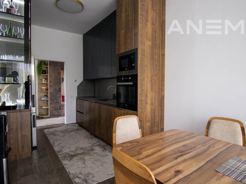 Shtëpi në shitje 240m² në Veternik 3