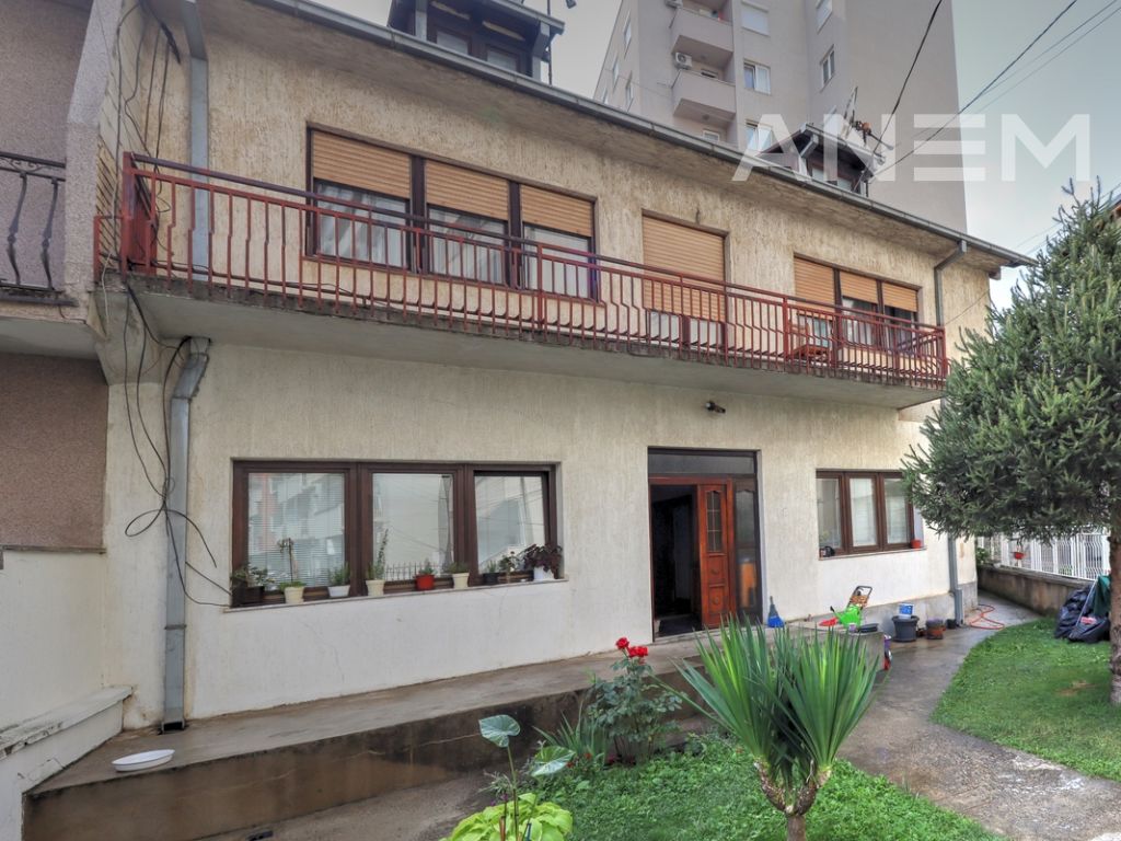 Shtëpi në shitje 390m2 në Qendër 2