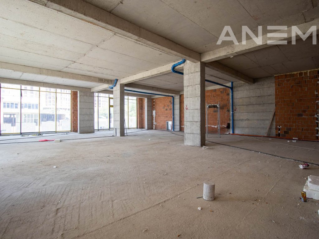 Lokal me qira 280m² në Veternik 2