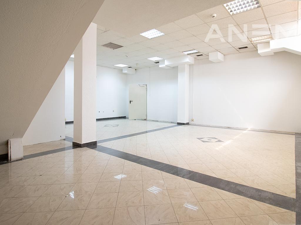Zyre me qira 430m² në Qendër 4