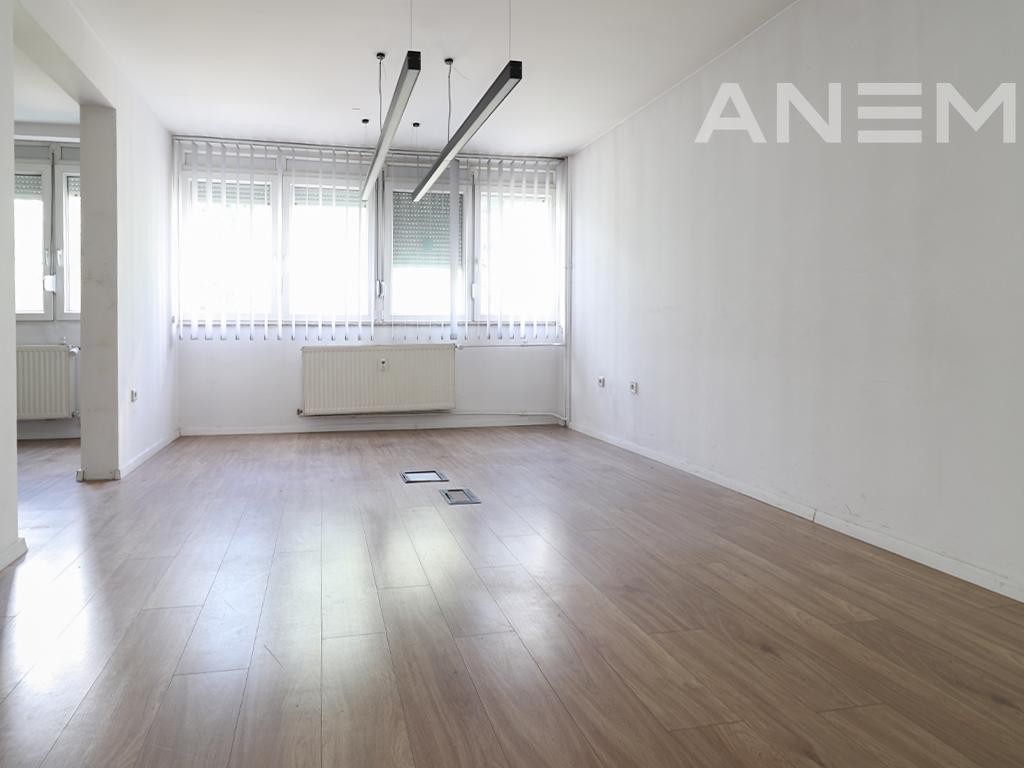 Zyre me qira me 5 hapësira pune në Ulpianë 3