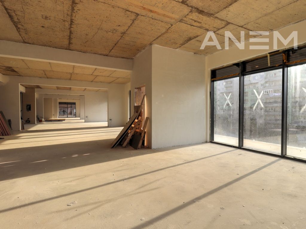 Lokal me qira 407.75m2 dhe terasë 200m2 në lagjen Mati 1 - Rruga C 4