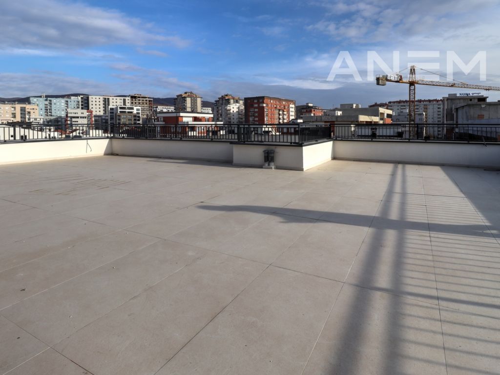 Penthouse në shitje 278.67m2 banim dhe terasë 140m2 në lagjen Mati 1 - Rruga C 4