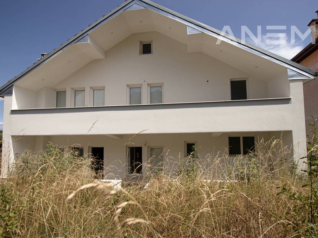 Shtëpi me qira 350m² në Sofali 2