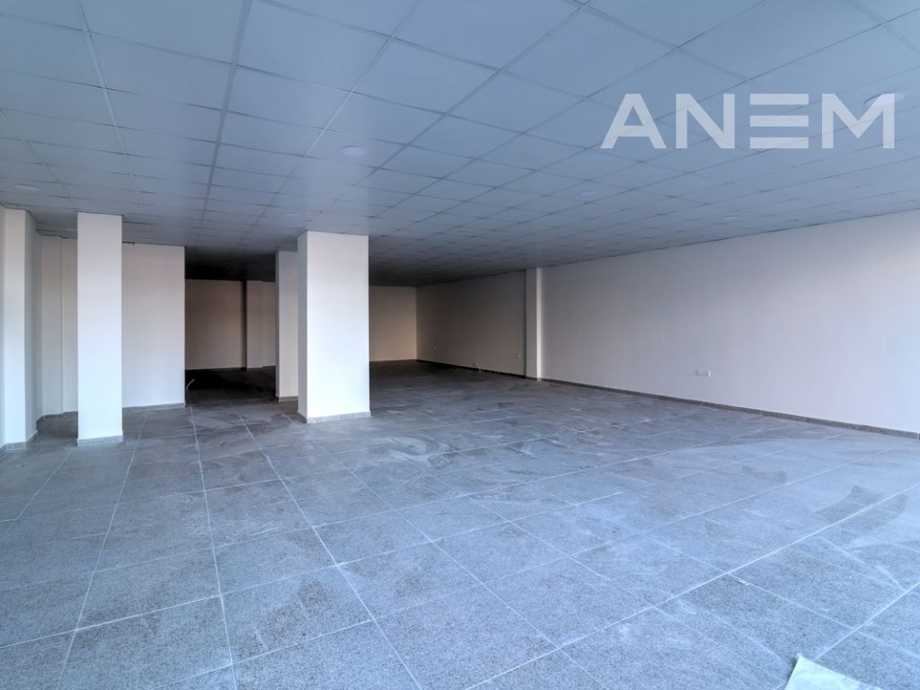 Lokal me qira 155m2 në lagjen Kalabria - Emshir 2
