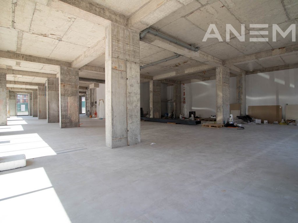 Lokal me qira 426m² në lagjen Arbëri 4