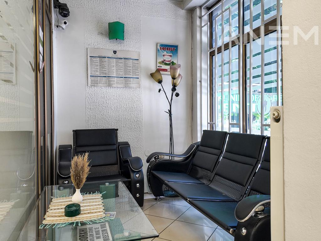 Lokal me qira 50m² në Qendër 2