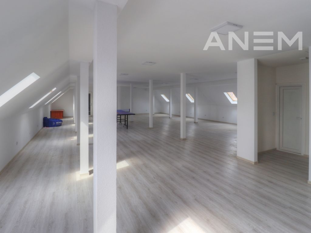 Zyre me qira 220m2 në Pejton