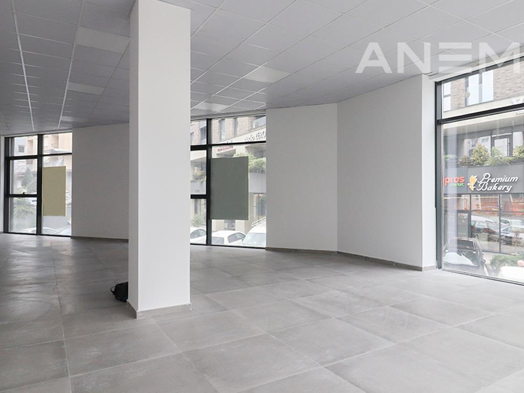 Lokal me qira 160m² në Rrugën B 2