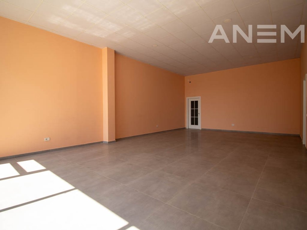 Lokal me qira me 94m² në Arbëri 3