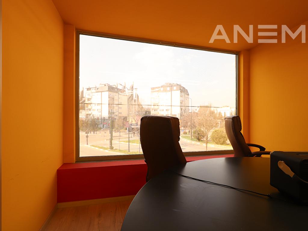 Zyre me qira me 4 hapësira pune në Qendër 3