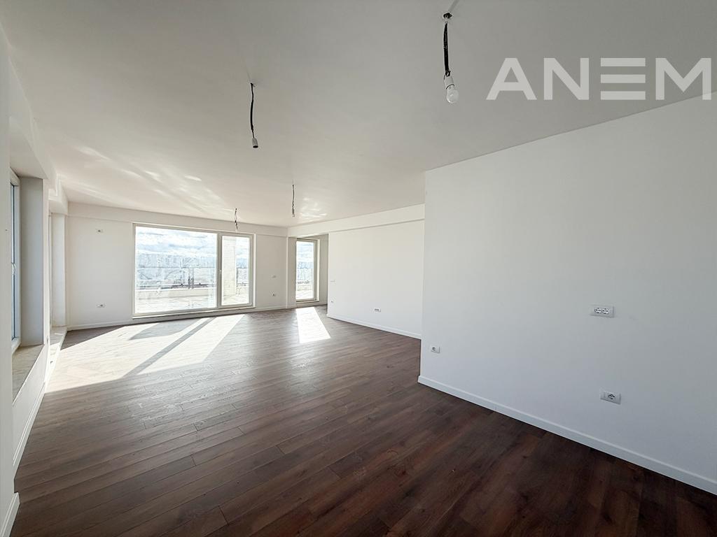 Penthouse në shitje 177m² + 44m² + 35m² në Rrugën C 4