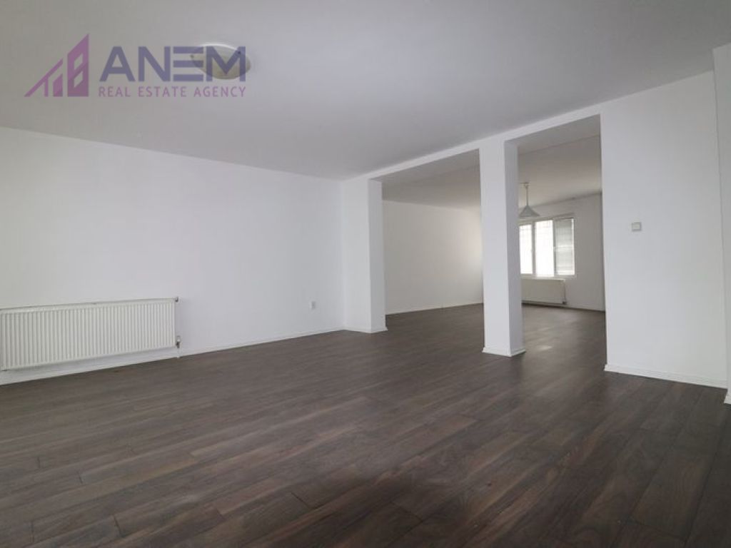 Shtëpi me qira 600m² në Arbëri