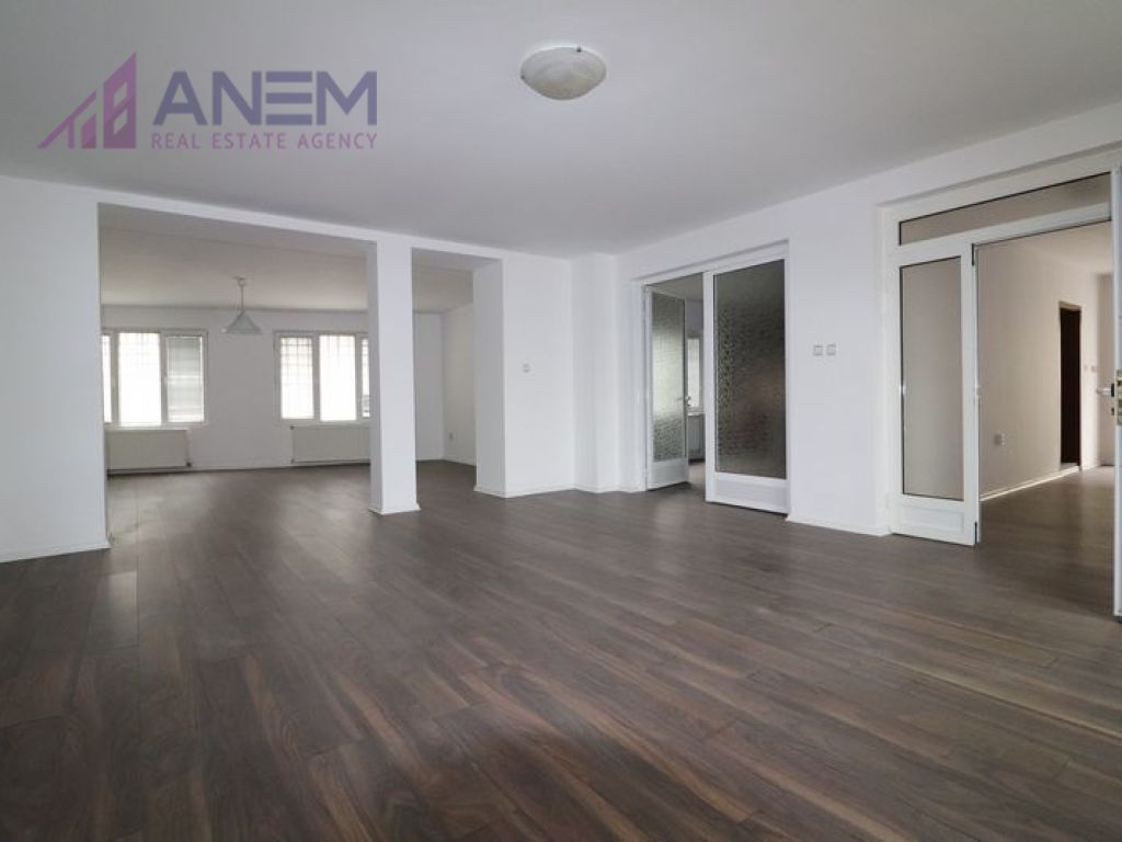 Shtëpi me qira 600m² në Arbëri 2