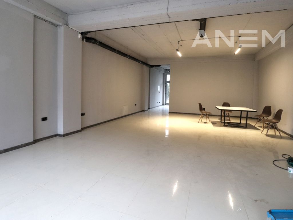 Lokal me qira 103m2 në Rrugën C