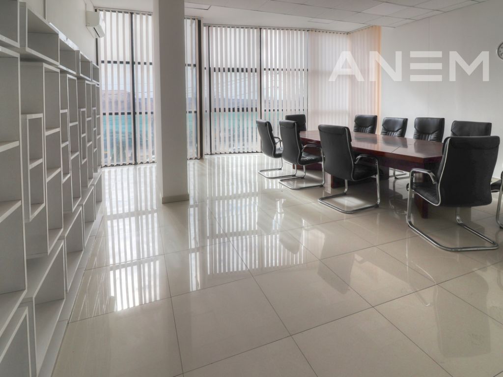 Objekt me qira 1200m2 në Fushë Kosovë 2