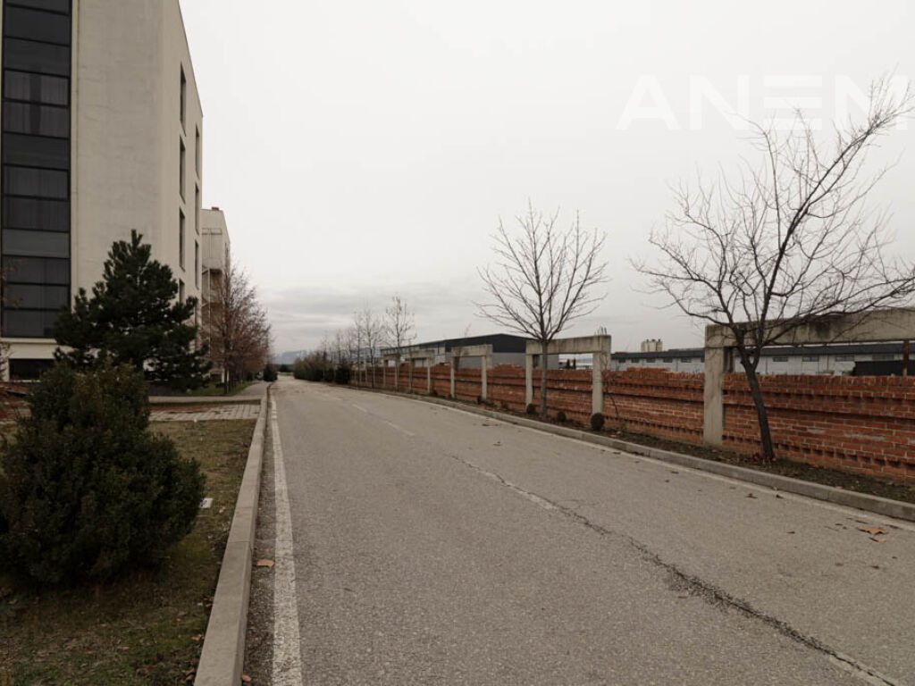 Objekt me qira 20000m² në Magjistralen Prishtinë-Ferizaj 4