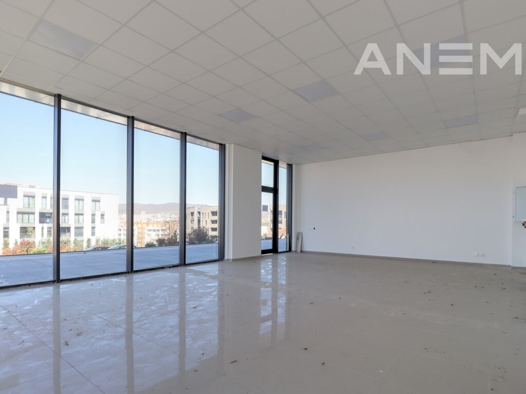 Lokal me qira 71m² në lagjen Veternik 2
