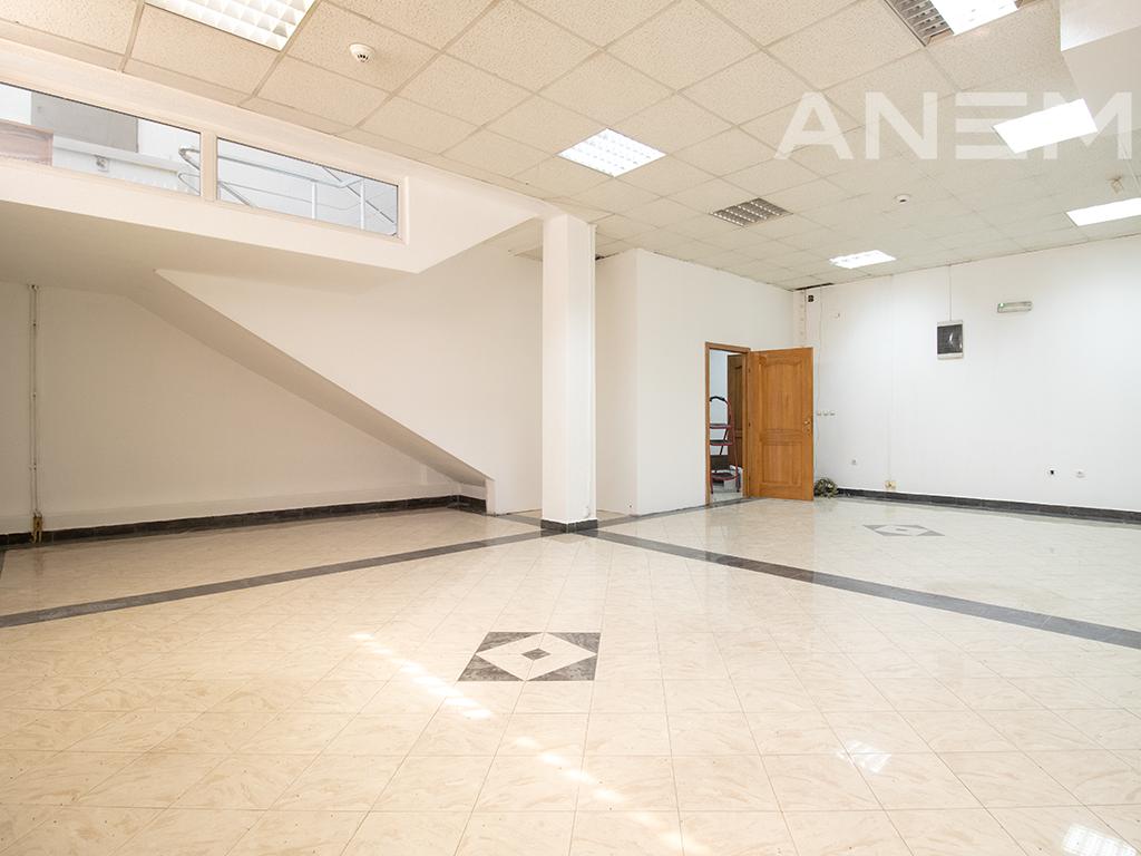 Zyre me qira 430m² në Qendër 3