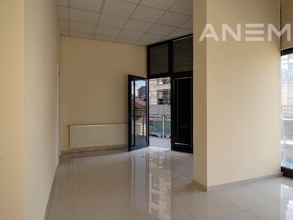 Lokal me qira me 2 hapësira pune në Aktash 3