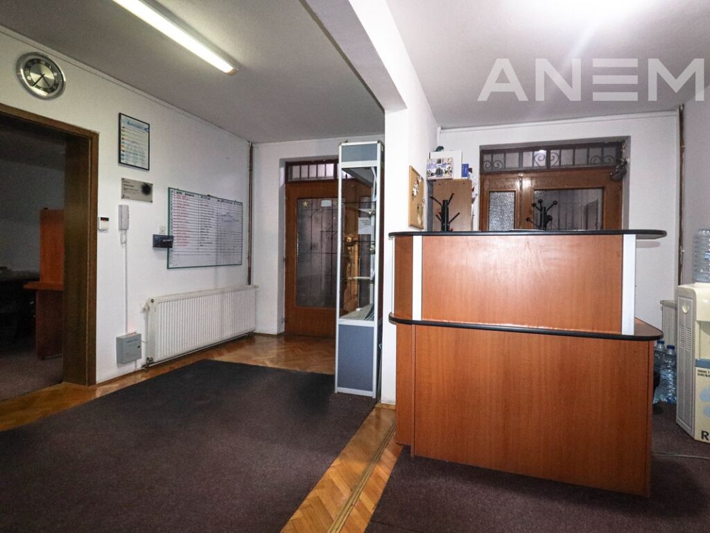 Zyre me qira me 9 hapësira pune në lagjen Pejton 4